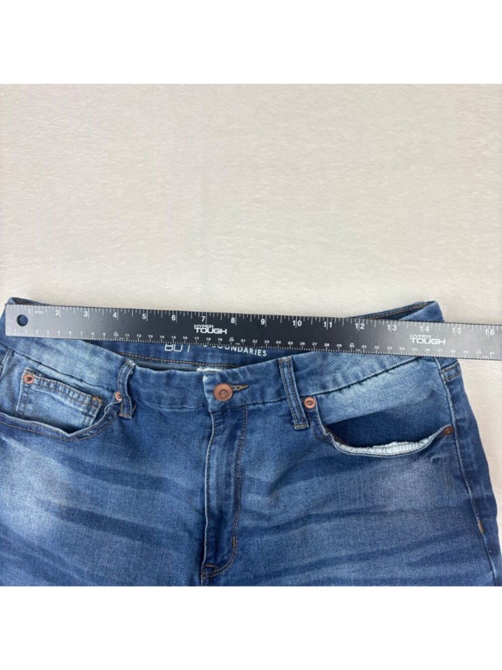 ✨3/$30 No Boundaries Women’s Denim Cuffed Jean Shorts Size 15 Blue - Picture 3 of 6